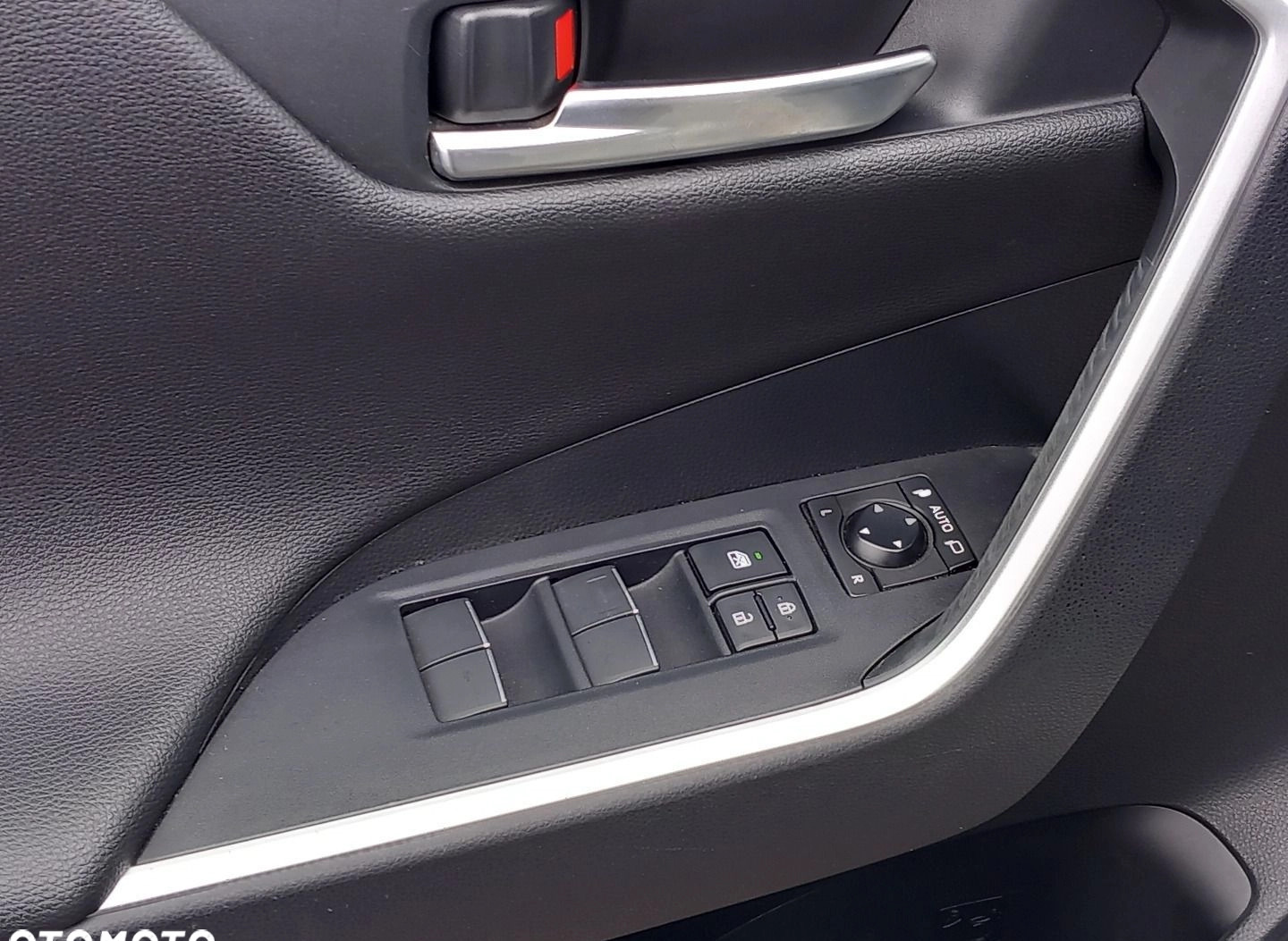 Toyota RAV4 cena 142900 przebieg: 66363, rok produkcji 2019 z Niepołomice małe 529